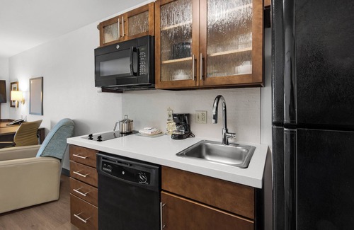 Northeast Pensacola Hotel | Candlewood Suites Pensacola - University Area by IHG