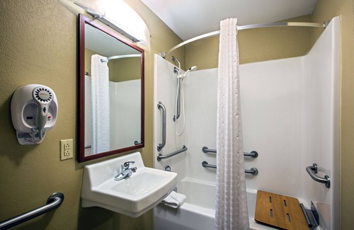 Perrysburg Hotel | Candlewood Suites Perrysburg by IHG