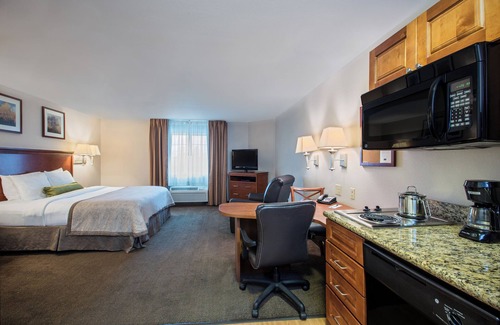Perrysburg Hotel | Candlewood Suites Perrysburg by IHG