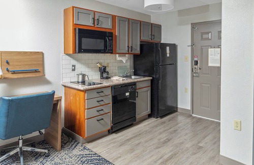 Nederland Hotel | Candlewood Suites Port Arthur/Nederland by IHG