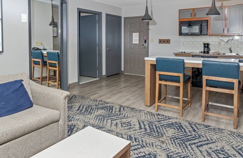 Nederland Hotel | Candlewood Suites Port Arthur/Nederland by IHG