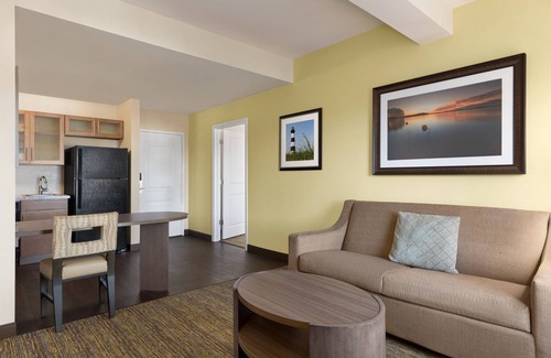 Clearwater Hotel | Candlewood Suites Safety Harbor - Clearwater NE by IHG