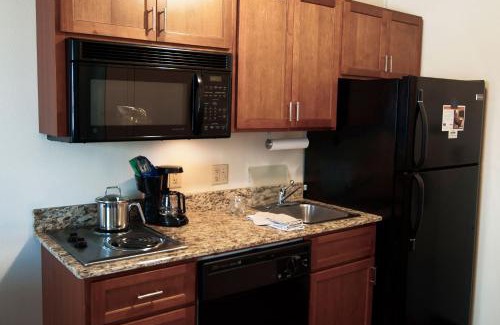 Salina Hotel | Candlewood Suites Salina by IHG