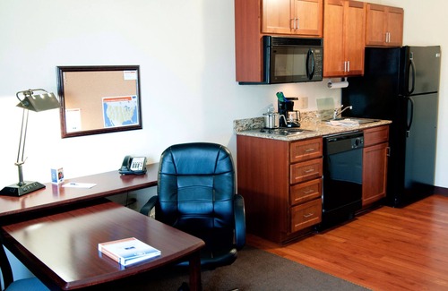 Salina Hotel | Candlewood Suites Salina by IHG