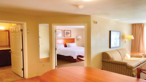 San Antonio Hotel | Candlewood Suites San Antonio NW Near SeaWorld by IHG