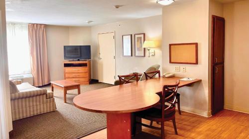 San Antonio Hotel | Candlewood Suites San Antonio NW Near SeaWorld by IHG