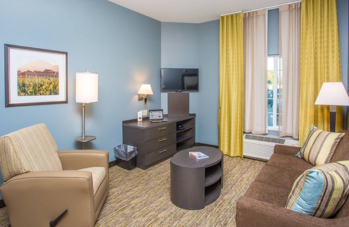 Sidney Hotel | Candlewood Suites Sidney by IHG
