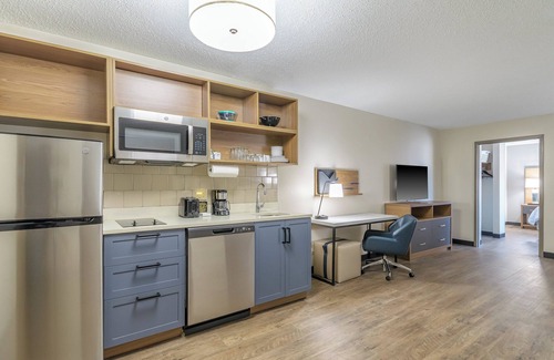 Southfield Hotel | Candlewood Suites Southfield - Detroit by IHG