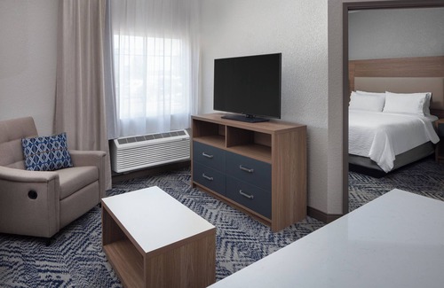 St. Robert Hotel | Candlewood Suites St Robert by IHG