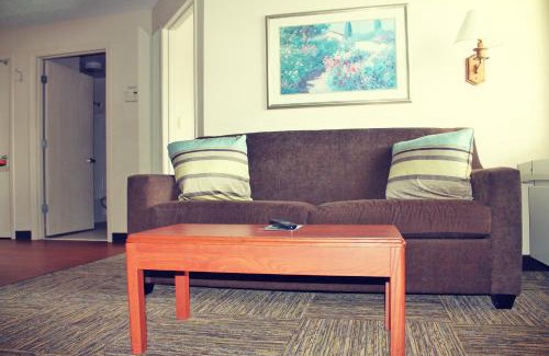North Syracuse Hotel | Candlewood Suites Syracuse-Airport by IHG