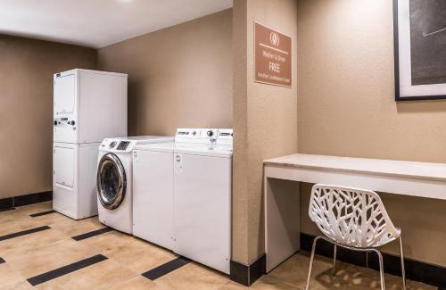 Topeka Hotel | Candlewood Suites - Topeka West by IHG