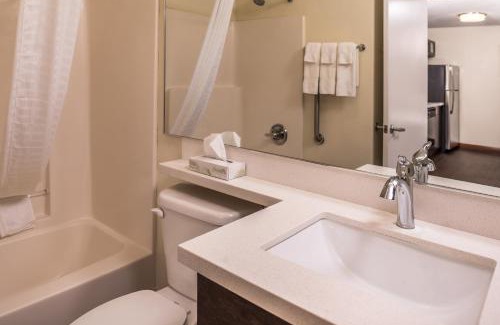 Topeka Hotel | Candlewood Suites - Topeka West by IHG