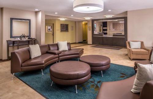 Topeka Hotel | Candlewood Suites - Topeka West by IHG