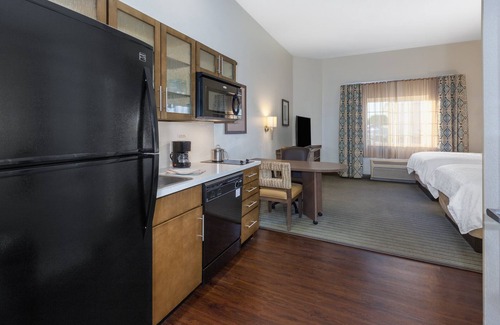 West Springfield Hotel | Candlewood Suites West Springfield by IHG