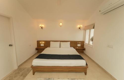 Candolim Apartment | Candolim's New 3BHK-Azure Luxury Penthouse Next to Starbucks, 6 minutes walk to Beach - By Lembranca
