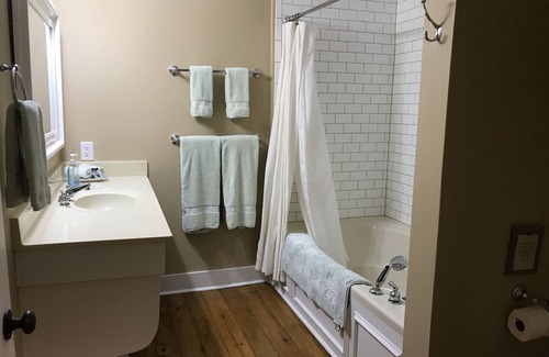 Alcorn State Bed & Breakfast | Canemount Plantation Inn