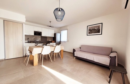 Le Port Apartment | Canet-en-Roussillon, A/C T3 Apt w/PKG, 4-6 Pers, Terrace, 3*