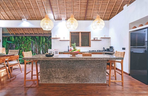 Padonan Villa | CANGGU Villa 4BR & BIG POOL - 10 min from the beach