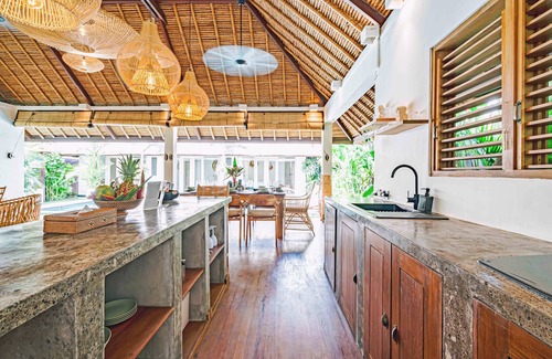 Padonan Villa | CANGGU Villa 4BR & BIG POOL - 10 min from the beach