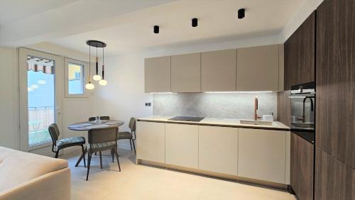 Cannes City Centre Apartment | CANNES BANANE 3 pièces rénové tout équipé au coeur de Cannes