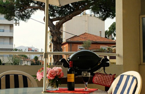 Cannes La Bocca Apartment | Cannes-Beach 5 mins walk-Pool-Parking-AC-WiFi