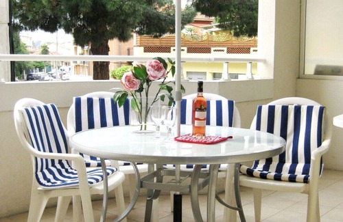 Cannes La Bocca Apartment | Cannes-Beach 5 mins walk-Pool-Parking-AC-WiFi