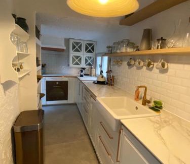 Riou - Petit Juas - Av de Grasse Villa | Cannes cote sud