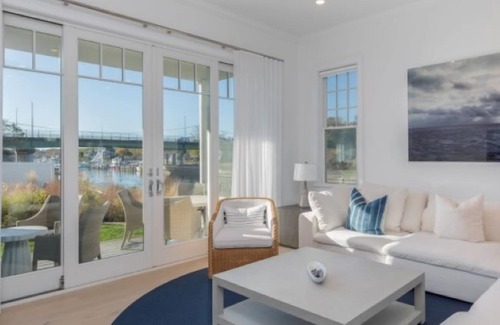 Hampton Bays Condo | Canoe Place Waterfront Residences