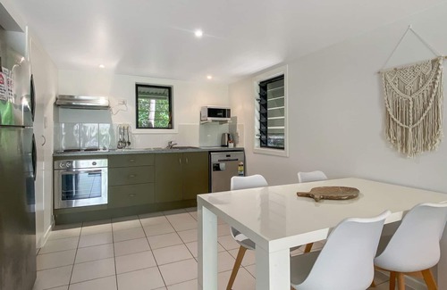 Nelly Bay Ski Chalet | Canopy Chalet 10, Nelly Bay