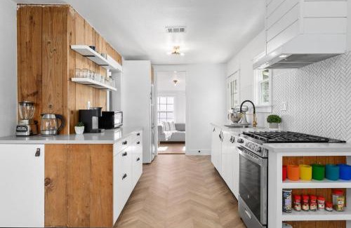 East Cesar Chavez House | Canterbury Cottage