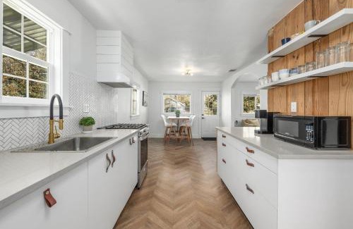 East Cesar Chavez House | Canterbury Cottage