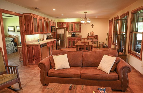 Edom House | Cantina Lake House - Arcridgeranchresort.com