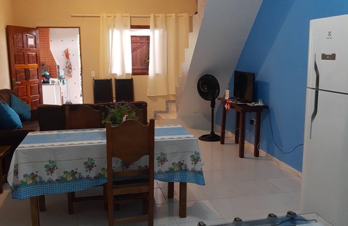 Jabaquara House | CANTINHO PERTINHO DA PRAIAa few meters from Jabaquara beach and the center