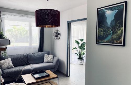 Saint-Bres Apartment | Cantosia - Appartement T3, Terrasse & Jardin Privatif