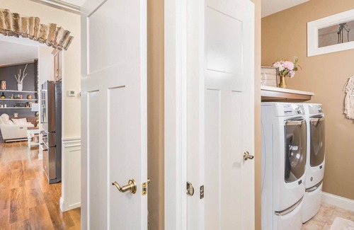 Appleton House | Canvasback Castle - City Lakeside Luxury