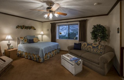 Page Bed & Breakfast | Canyon Colors Bed and Breakfast