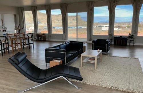 Big Water House | Canyon Dweller Luxury home with Mesa views