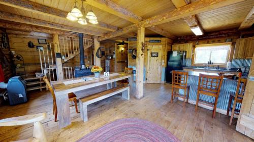 Monticello House | Canyon View Family Cabin, Deck, TV Room, Games, BBQ, Campfire