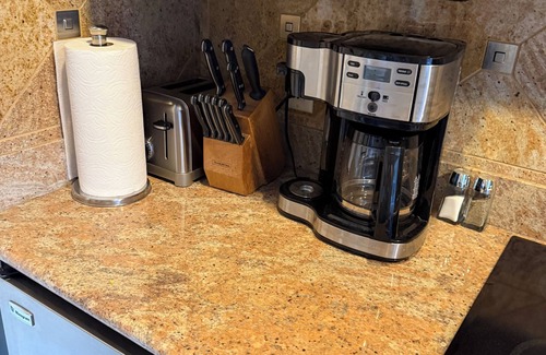 Park City Condo | CANYONS VILLAGE SKI IN OUT - 1 bdrm condo, VIEWS, steam shower, steps to GONDOLA