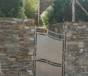 La Selva de Mar House | Cap de Creus : bungalow, jardin y vista al mar.