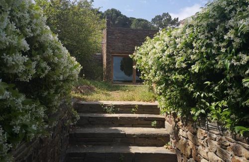 La Selva de Mar House | Cap de Creus : bungalow, jardin y vista al mar.