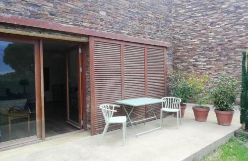 La Selva de Mar House | Cap de Creus : bungalow, jardin y vista al mar.
