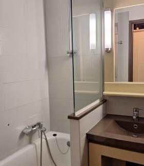Cap Esterel Apartment | CAP ESTÉREL studio 4 pers équipé, belle vue Golf, centre village PIERRE & VACANCES , PARKING inclus et 5 PISCINES accès gratuit, CLIM, WIFI, TV, lave-vaisselle et lave-linge,four, plancha