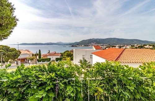 Llanca Apartment | Cap Ras 01 – Apartment with terrace and sea views