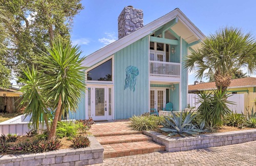 Port Canaveral Cottage | Cape Canaveral Cottage w/Pool - Walk to Beach!