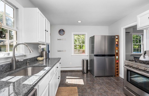 Yarmouth Port House | Cape Cod Haven: Cozy Home Near Gray's Beach