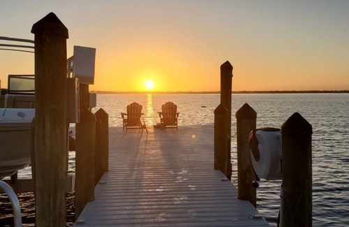 Caloosahatchee House | Cape Coral, Fl Caloosahatchee riverfront, close to Ft. Myers