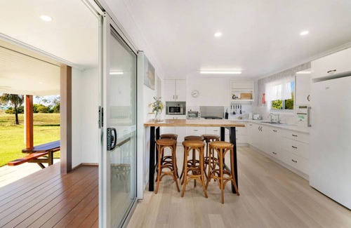 Curtis Island House | Cape Keppel Beach Cottage 4