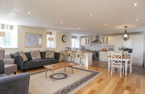 Holyhead Cottage | CAPEL HERMON, pet friendly, with a garden in Bodedern