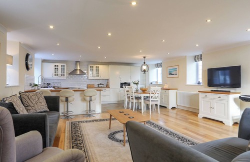 Holyhead Cottage | CAPEL HERMON, pet friendly, with a garden in Bodedern